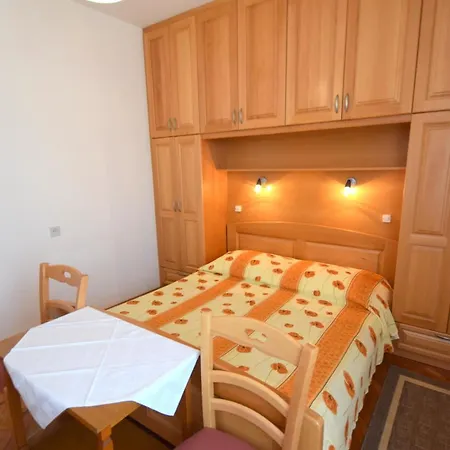 Keti Gostinjska kuća 2*